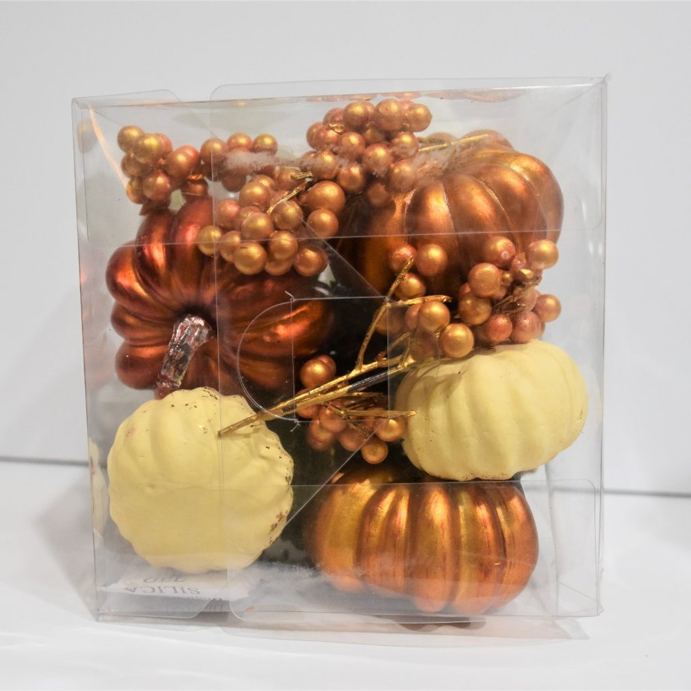 Decorating and Crafts Pumpkins and Pine Cones